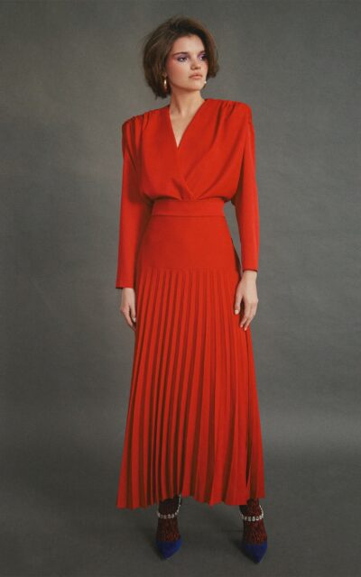 V-neck long dress with pleated hem